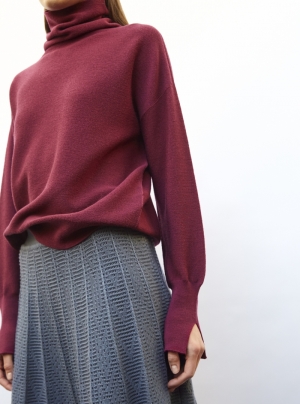 OVERS. HIGH COL. FINE KNIT TOP CRIMSON