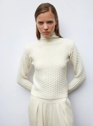 DEL. BRAIDED STITCH KNIT TOP NATURAL